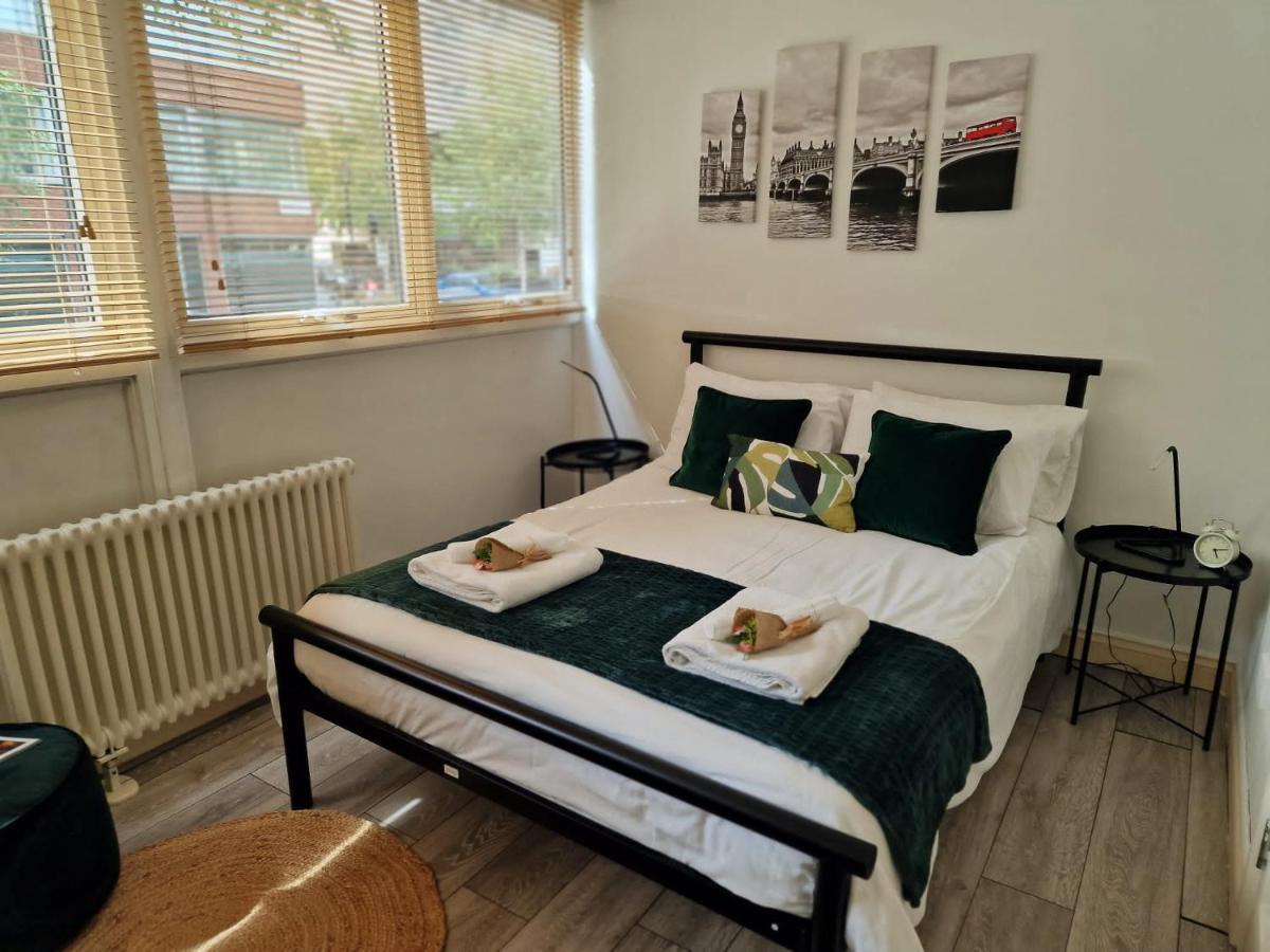 2 Bedrooms Flat In Great Location! London Exterior photo